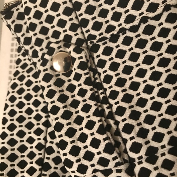 Diamond-Patterned Shorts - Picture 4 of 7